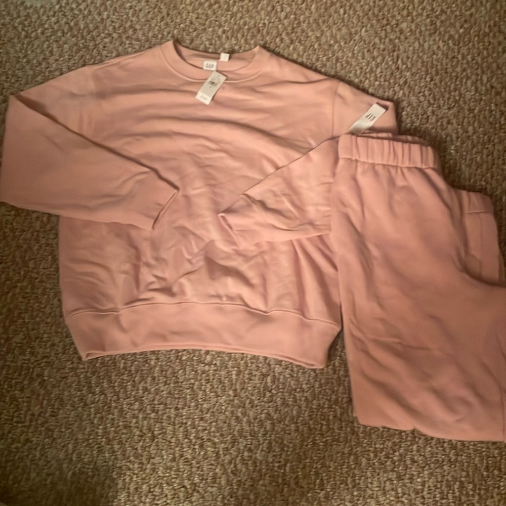 Gap sweat suit